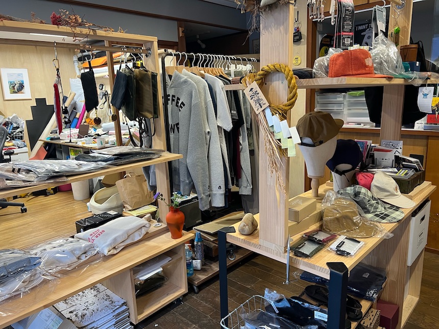 アウトドアショップ探訪 ヴィンテージギアからガレージブランドまで揃うセレクトショップ「mountain mountainfactory」はじめてのキャンプWalker