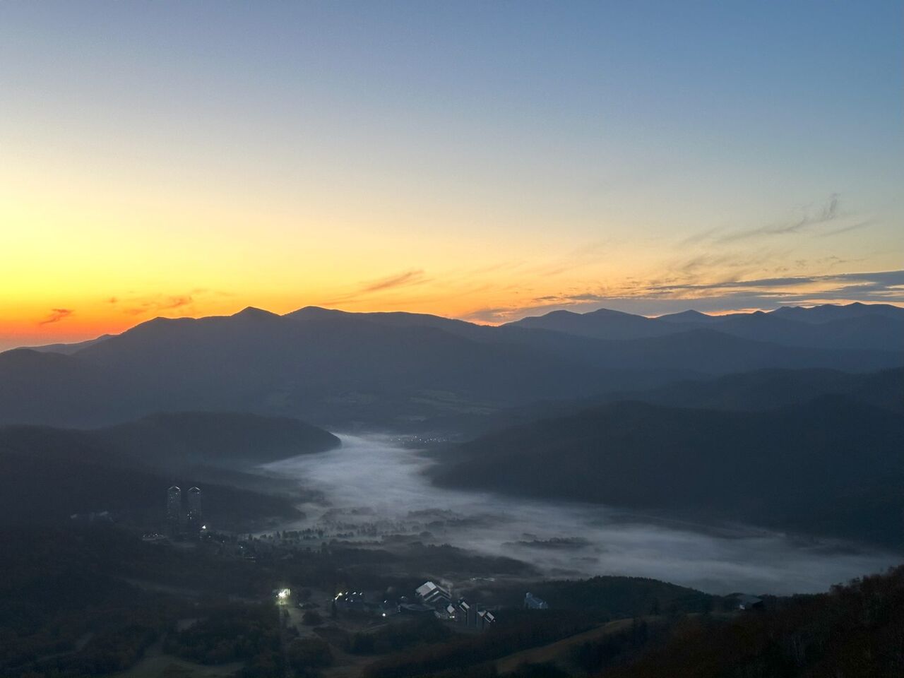 気球 早起きトマム星野リゾート気球北海道北海道旅行社員旅行ティーワン２日目睡眠時間は2時間これから札幌向かいますゴンドラは激暑い雲海ない日はちょっと遅めが空いてる