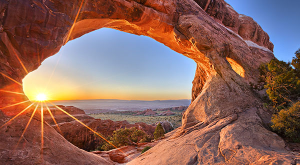 アーチーズ国立公園 約2000ものアーチ型の岩の存在 “Archies National Park”