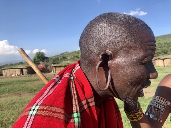 アフリカケニアマサイ族狩猟道具館とやり タンザニア マサイ村訪問 サファリに＋α