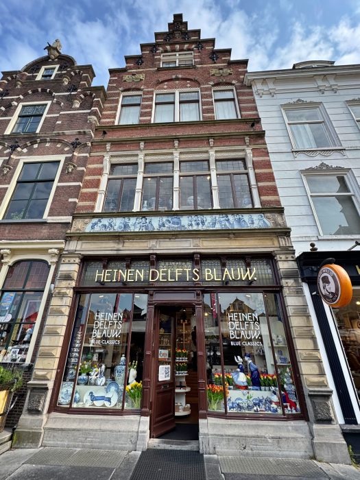 マルクト広場」の意味や使い方 わかりやすく解説 Weblio辞書