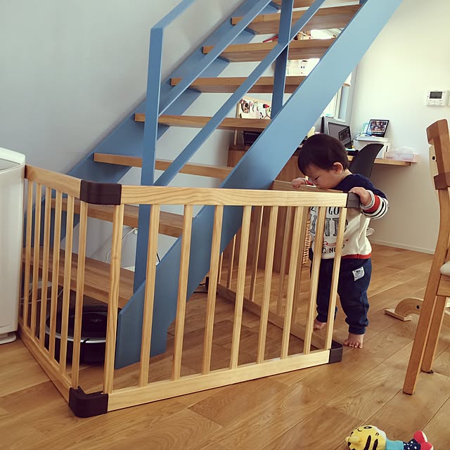 階段上に設置するゲート扉 - おしゃれで丈夫な犬猫用ペットケージ・ドッグ グッズ