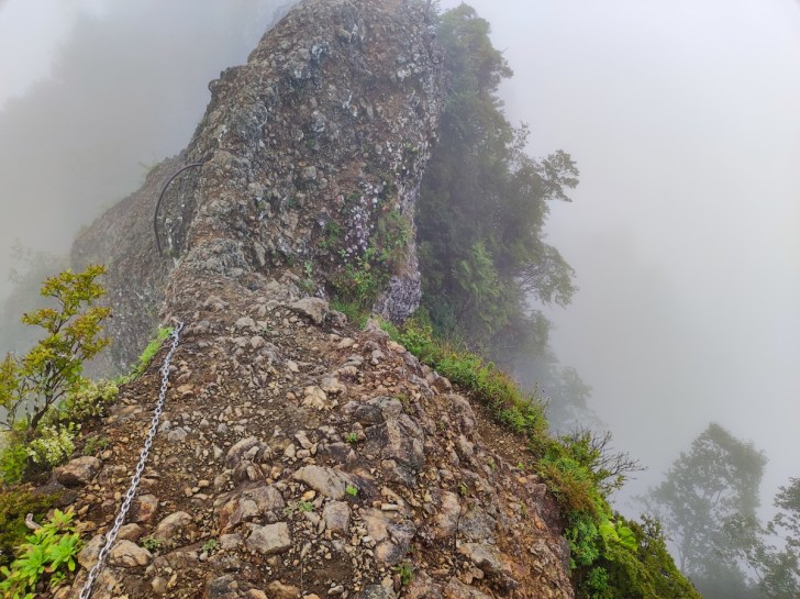 戸隠山 蟻ノ戸渡りコース信州山学ガイド