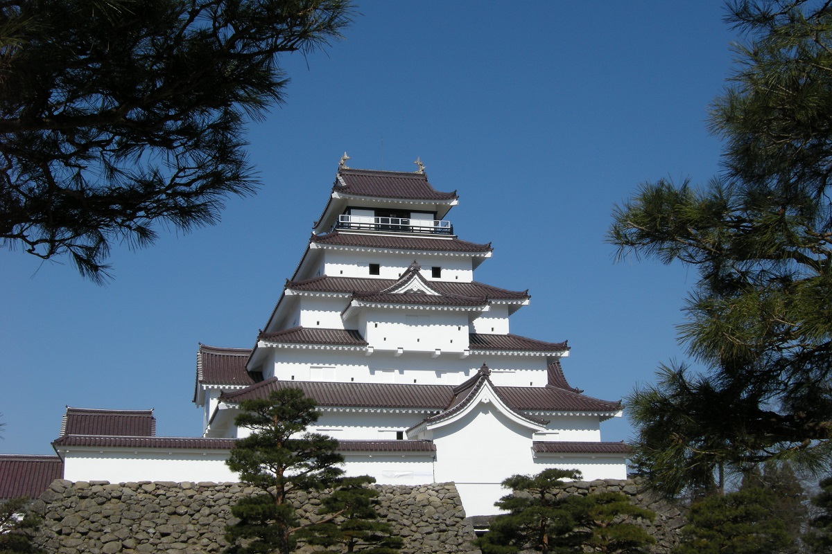 会津の偉人たち ＞＞ 鶴ヶ城を築いた人「蒲生氏郷」八重の桜
