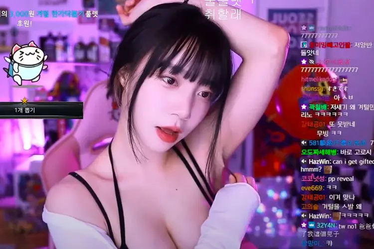 ライブチャット】『ピンク乳首がエロすぎるｗ』韓国人の超絶美少女が美巨乳おっぱい | エロ動画＠UFO