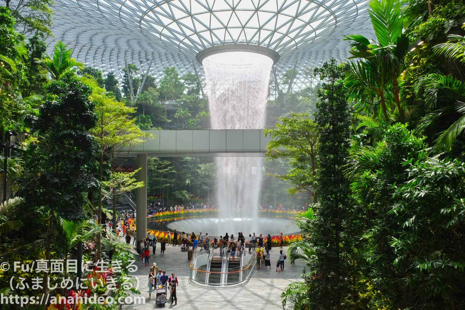 JEWEL 新商業施設 を楽しむ深夜のシンガポール乗継ぎ。行きはJL711＋JQ117、帰りはGA439＋JL726のバリ島』バリ島 インドネシア