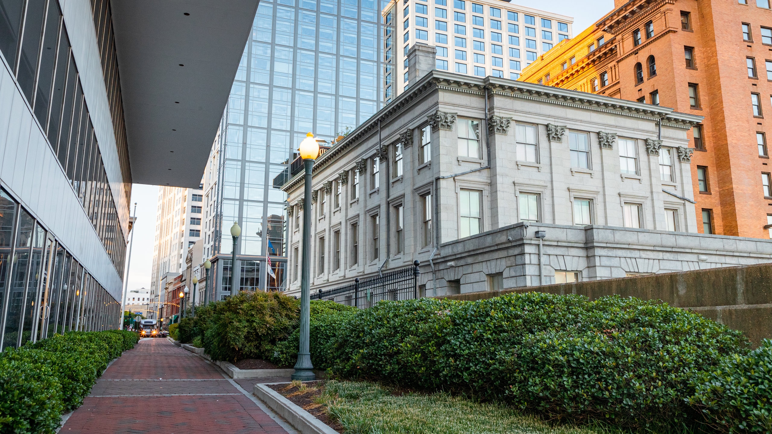 アメリカ東海岸最大級の軍港で、ロマンチックな帆船サンセットクルーズ ノーフォーク in