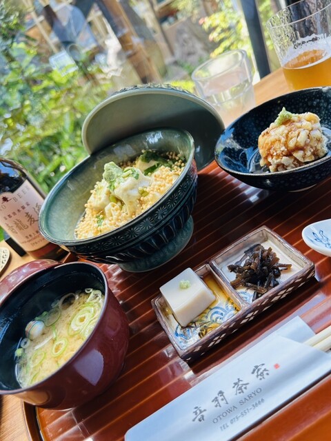音羽茶寮でランチ 待合室も綺麗だし、お席はソファ席で眺めがいいし、最高！音羽茶寮清水寺周辺