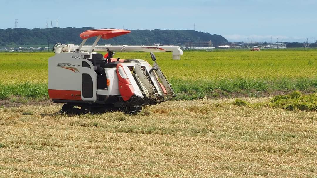 井関農機が新エンジン搭載の稲刈り結束機、向上した機能は？ニュースイッチ by 日刊工業新聞社