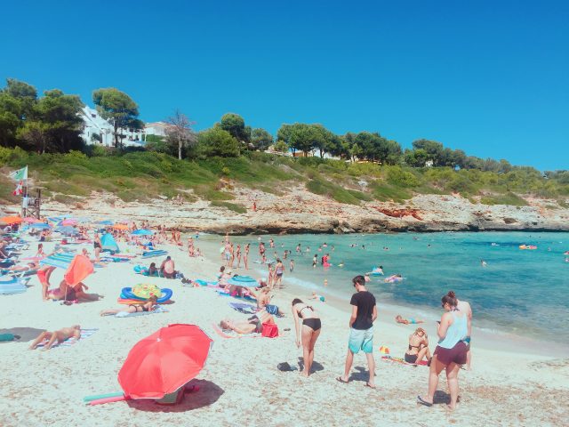 日光浴と冒険を楽しむヨーロッパのベストビーチ - Hostelworld