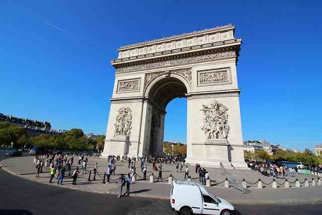 パリ 凱旋門 観光ナビ – 入場料金、行き方、入口、登り方、見どころ