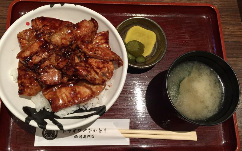 生ラム モンゴル 街小屋 -