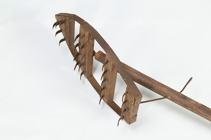 現代農業における稲刈り機の利点は何ですか