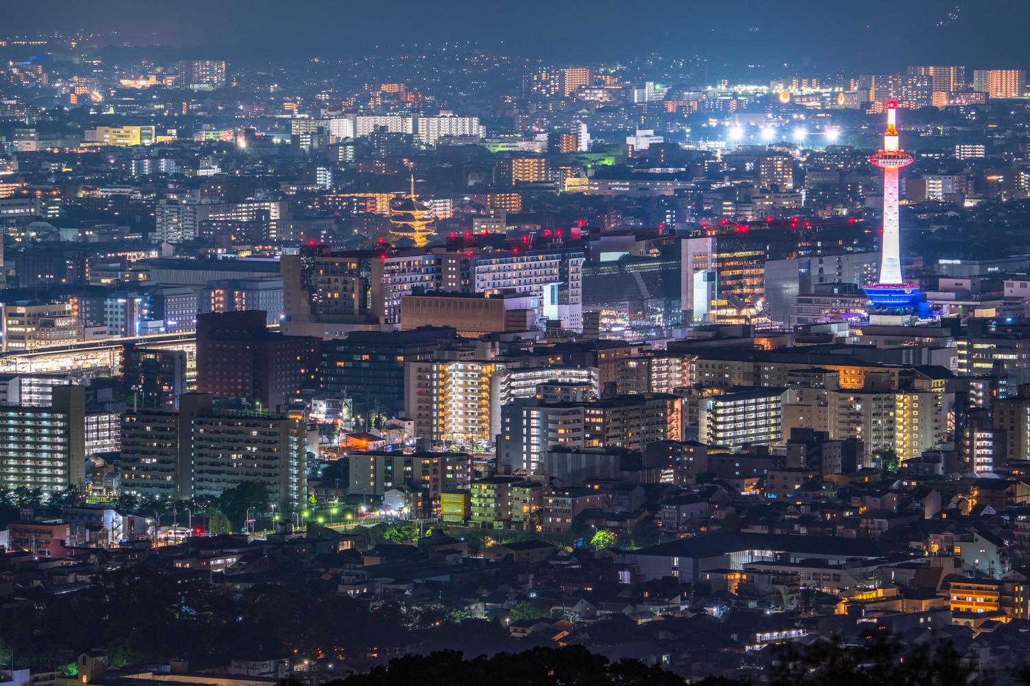 京都駅 八条口 前の夜景 癒し憩い画像データベース