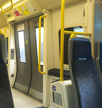 田園都市線新車｢ドア横スペース｣はなぜ広いか ｢狛犬ポジション｣の邪魔を回避し遅延抑制通勤電車東洋経済オンライン