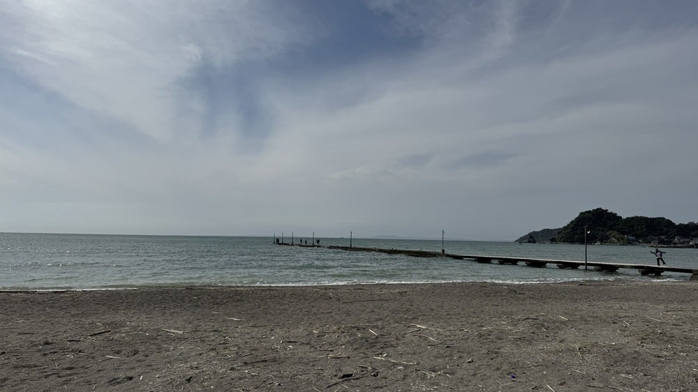 岡本桟橋 原岡桟橋 にお越しの皆様へ 車でお越しの方は、バス停富浦枇杷倶楽部周辺の駐車場をご利用下さい🙇 桟橋周辺の道路は大変狭く、車同士はすれ違いが困難です💦また周辺駐車場も限られており、かつ分かりにくい所です😩