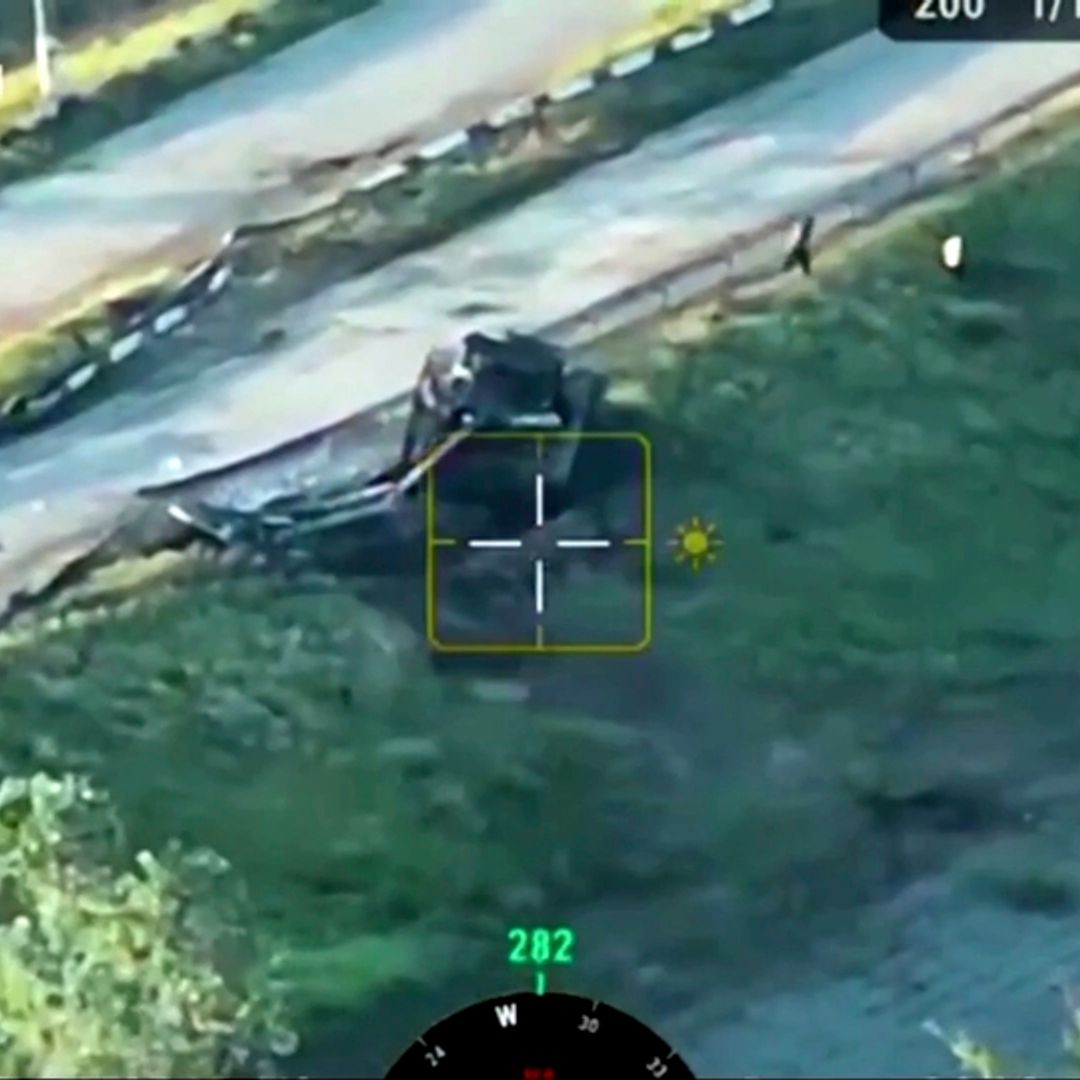 ドローンが露軍機破壊 ウクライナが映像 「クモの巣作戦」成果強調毎日新聞