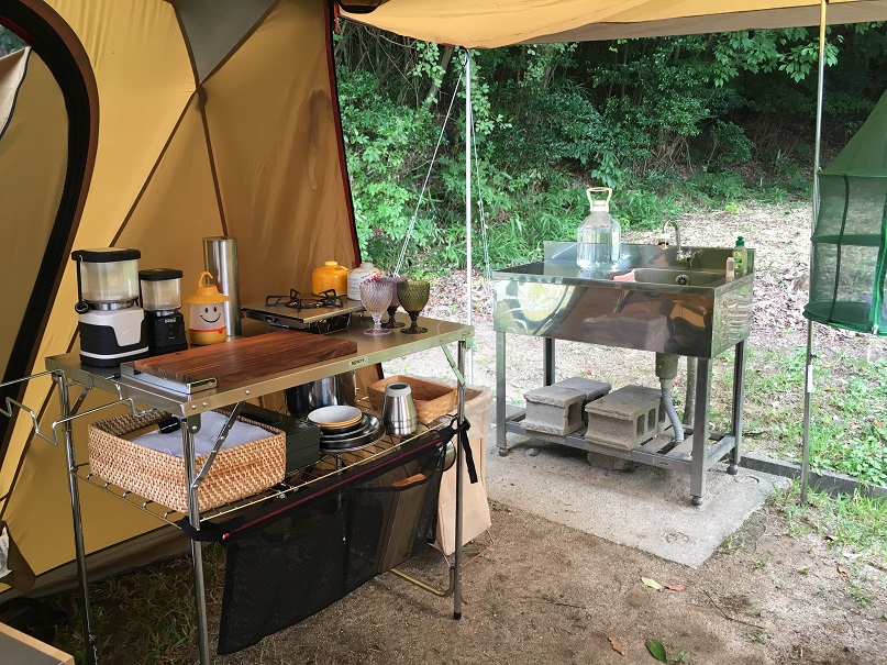 雨キャンプを快適に過ごす方法 - ラボブログバンライフラボ