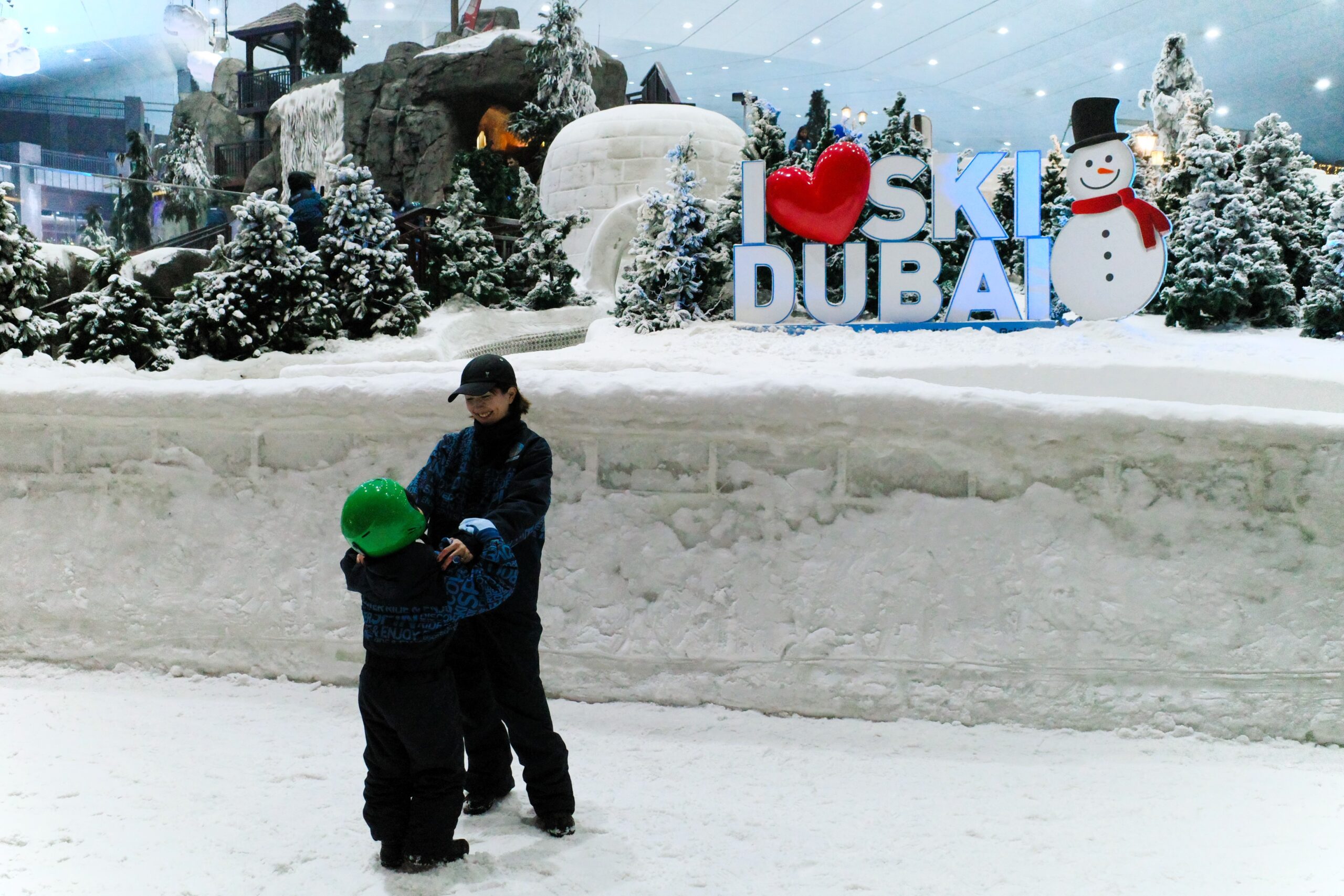 灼熱のドバイに「世界最大の屋内スキー用コース」建設：計画発表WIRED.jp