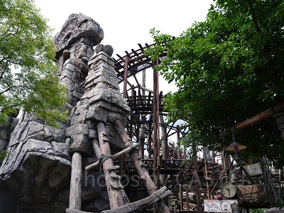 まるっと子連れディズニー 公式 🌈✨子連れにやさしいディズニー裏ワザ7選✨🎡 「え、そんなサービスあるの！？」ってなるやつまとめたよ🐰・交代利用でアトラクションも安心🎢 ・シングルライダーで効率UP🎯