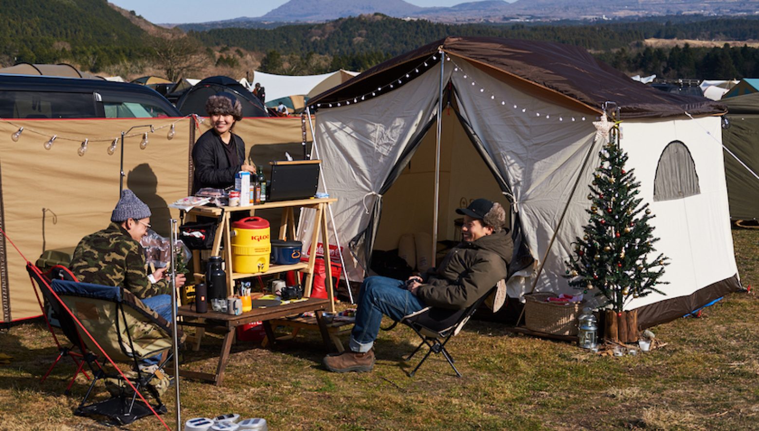 おこもりキャンプ成功法 冬を最大限楽しむ！テント内の「空間づくり」テクニックキャンプ・アウトドア情報メディアhinata