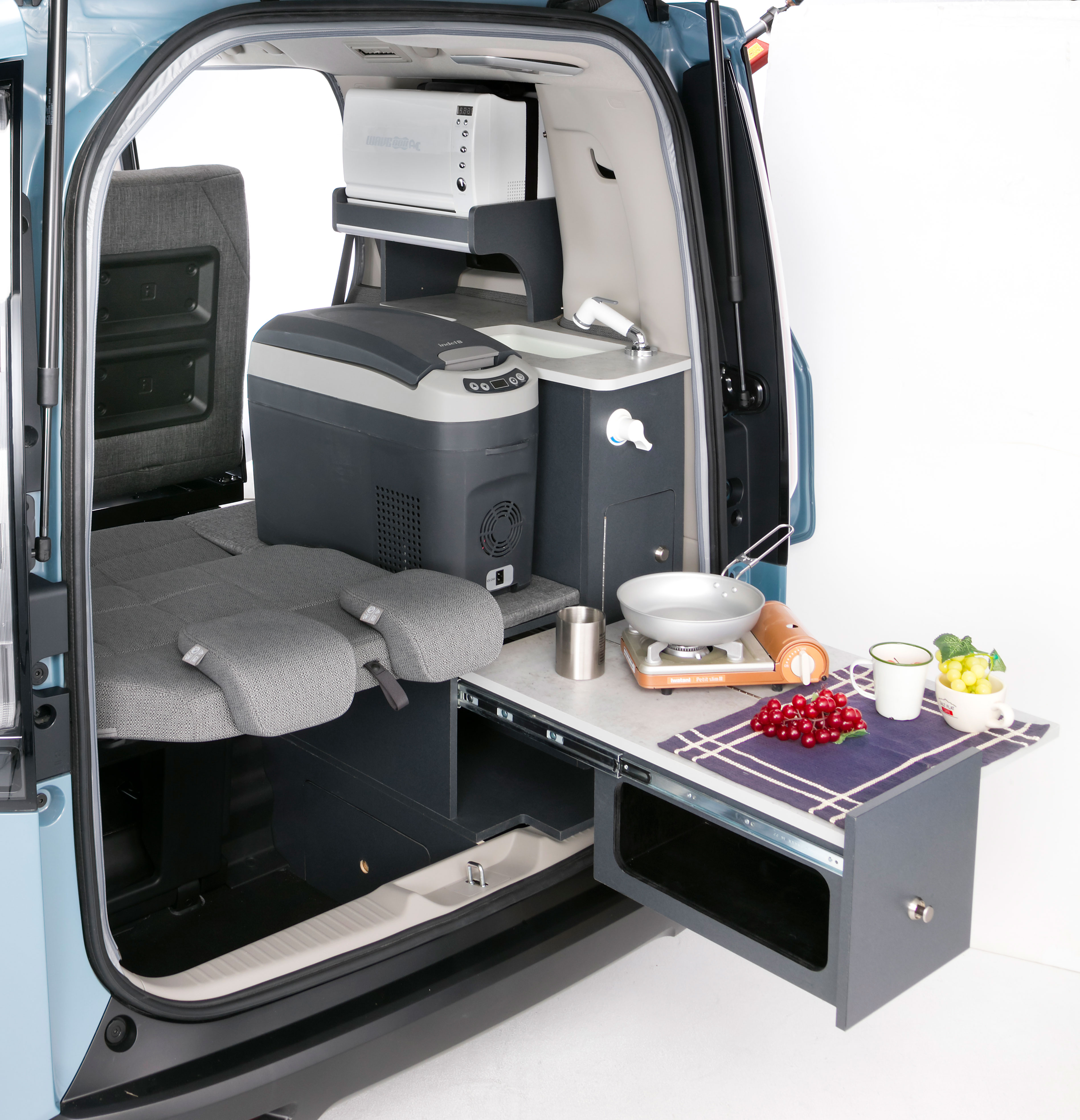 ステップワゴン 車中泊 4人のコツ！家族で楽しむ快適空間作り