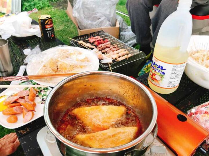 庭キャンプ料理 炊飯器やスキレットで簡単、お家キャンプメニューをご紹介！テンネンパーマLIFE子連れ家族向け車中泊ブログ
