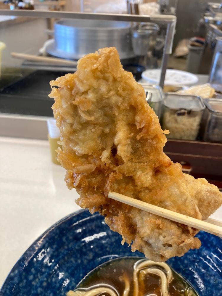 祖師ヶ谷大蔵駅の駅前。 閉店した「天たまや」の跡に「ふたば製麺」ができます。 https://stores.toridoll.com/111471 「 天たまや」と同じく、丸亀製麺を運営するトリドール系列のうどん店です。