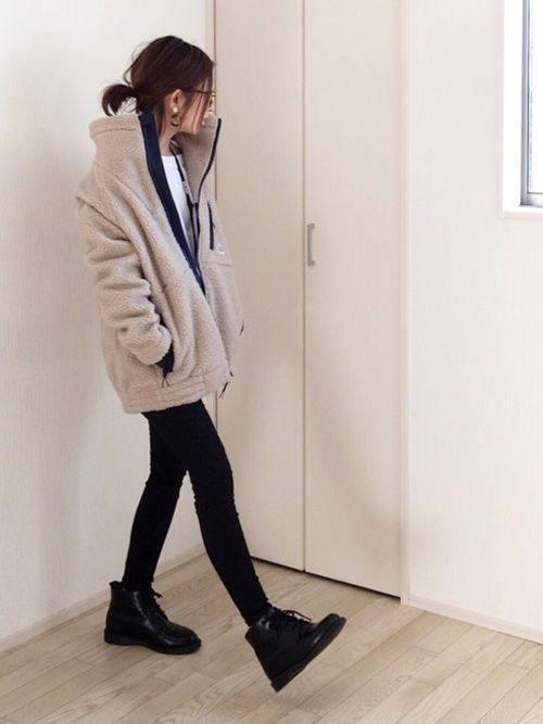 女子キャンプに最適な服装とは？おすすめコーデ12選 季節別ランドネ