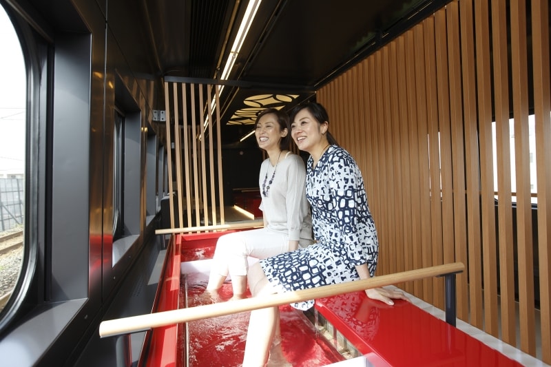 電車 カップル」の3.7万点のロイヤリティフリー画像、写真素材、絵Shutterstock