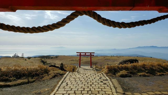 箱根 駒ヶ岳山頂から拝む 2025年の初日の出!箱根温泉公式サイト「箱ぴた」