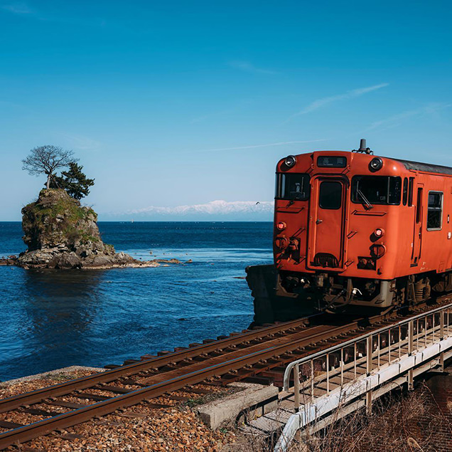 海の上を走る宮舞線の魅力とは
