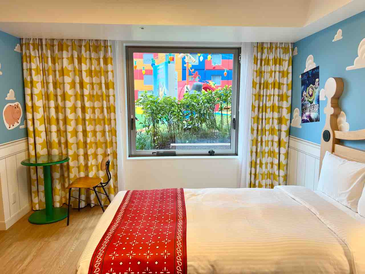 TDR『トイ・ストーリー』ホテル、内部がついに公開！ 再現度高すぎる客室に大興奮 東京ディズニーリゾート・トイ・ストーリーホテル-