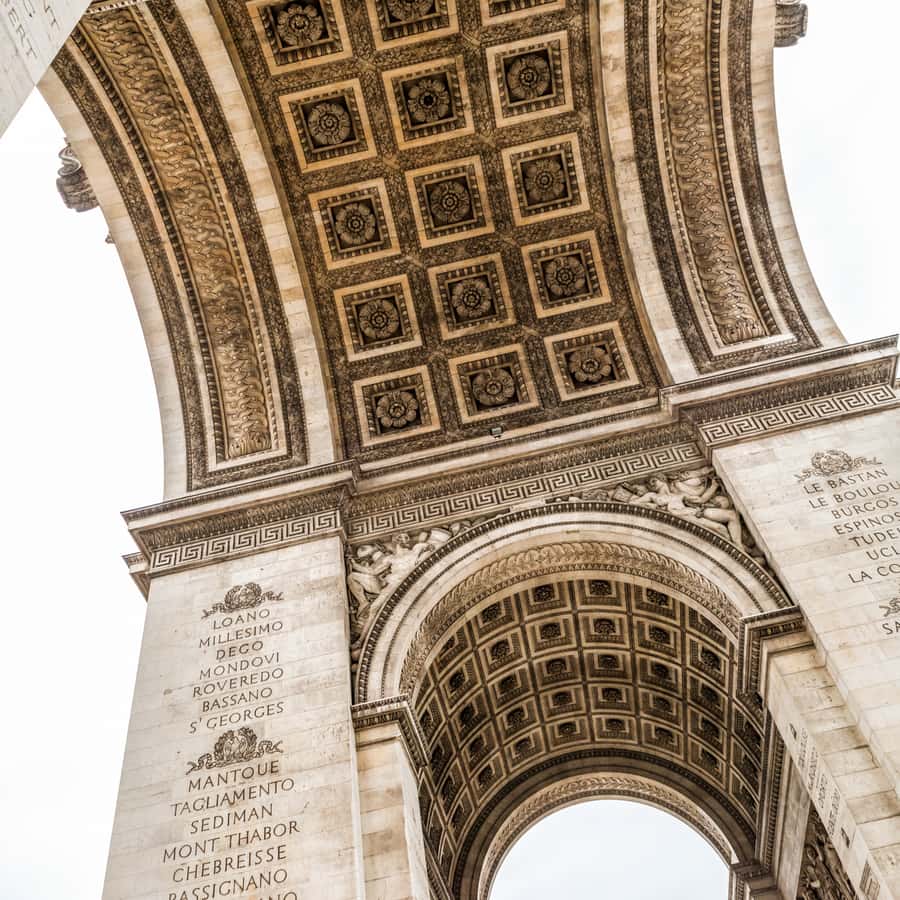 パリ観光 エトワール凱旋門の魅力のすべてフランスの象徴を解説