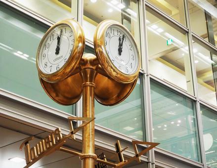 外出自粛で閑散とする名古屋駅の金時計 PM14時 の写真素材65311949- PIXTA