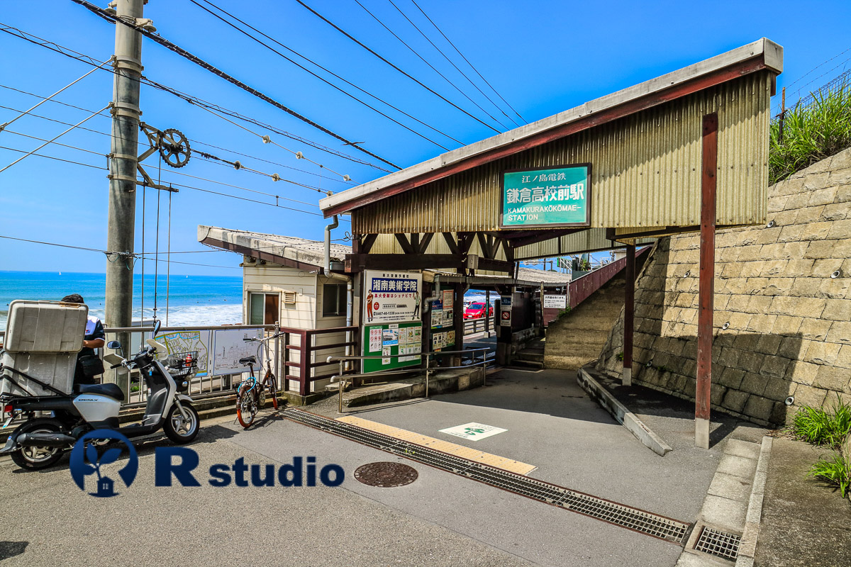 タイムラプス 江ノ電 鎌倉高校前駅から見る江ノ島 写真から風景画へ