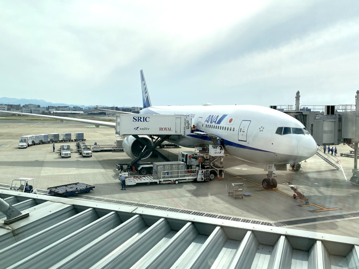 飛行機が「欠航・遅延」したらどこまで補償される？ 災害大国のニッポン、トラブル対応の最前線とはMerkmal メルクマール