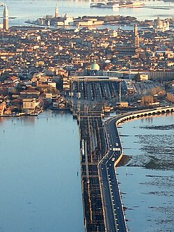 イタリアの電車 「フィレンツェ＋〇〇駅」、旧市街へはどこで下りる！？トスカーナ自由自在
