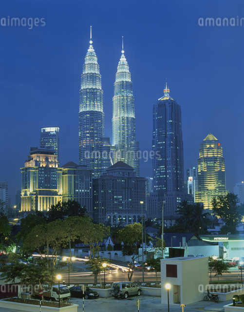 クアラルンプール旅行記ツインタワーとカオスな夜の摩天楼を歩く - ロマン紀行ご当地マグネット旅ブログ