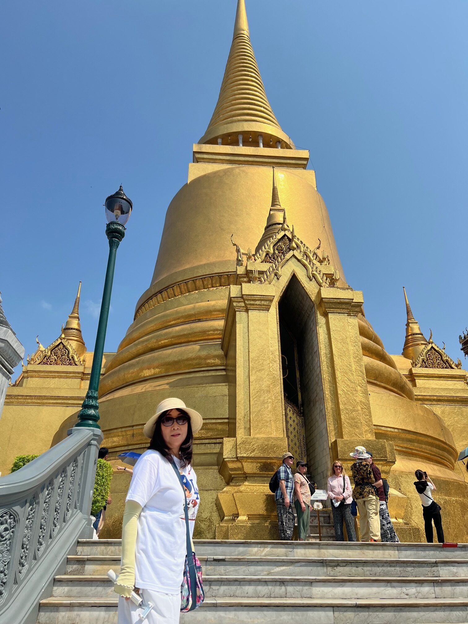 インスタ映えするタイのエメラルド色の寺院ワット・パークナムを解説