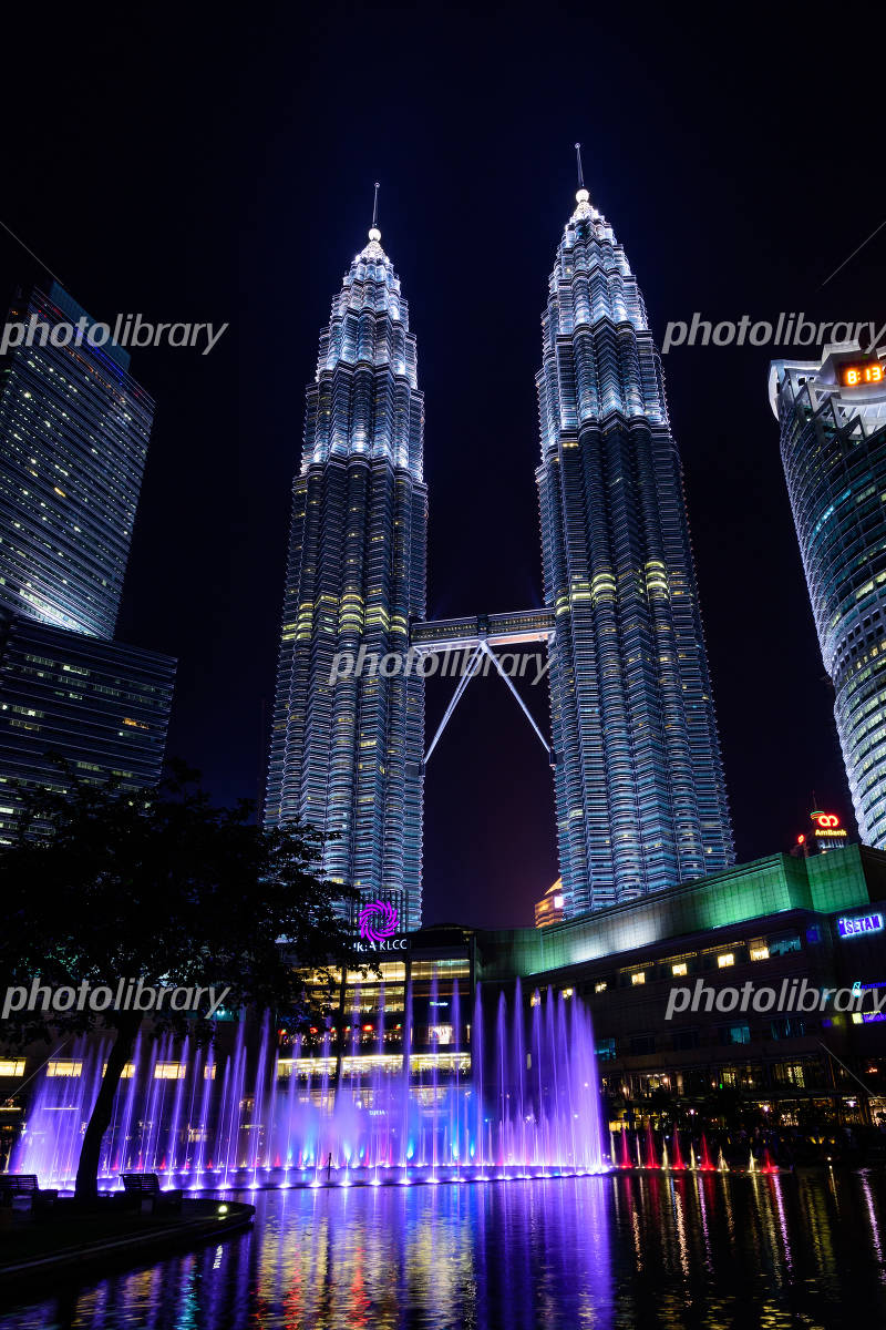 マレーシア・クアラルンプール 迫力満点の観光名所ペトロナスツインタワ