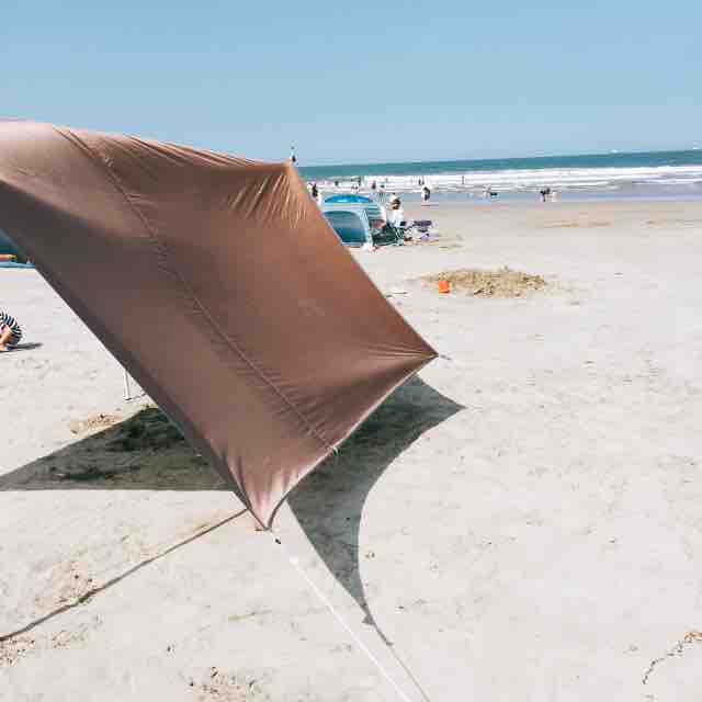 紆余曲折を経てキャンパーが導き出した「海水浴でのベストなテント」とは？ - ハピキャンキャンプ・アウトドア情報メディア