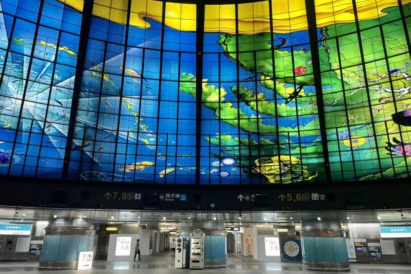 台湾・高雄「美麗島駅」無料で楽しめる！フォトジェニックな光のショーを見に行こう！台湾トラベルjp 旅行ガイド