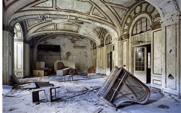 かつて栄華を極めた退廃都市・デトロイトを空撮したティルトシフト・タイムラプス映像「Diehard Detroit」 - DNA