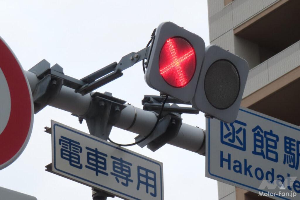 矢印の方向に進むと違反？ レア度MAX！「黄色の矢印信号機」とはくるまのニュース