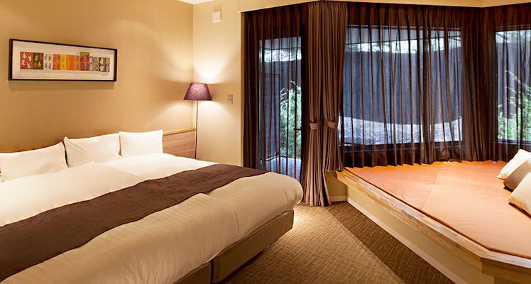 石の教会・内村鑑三記念堂と軽井沢高原教会 – トラベリングナビ