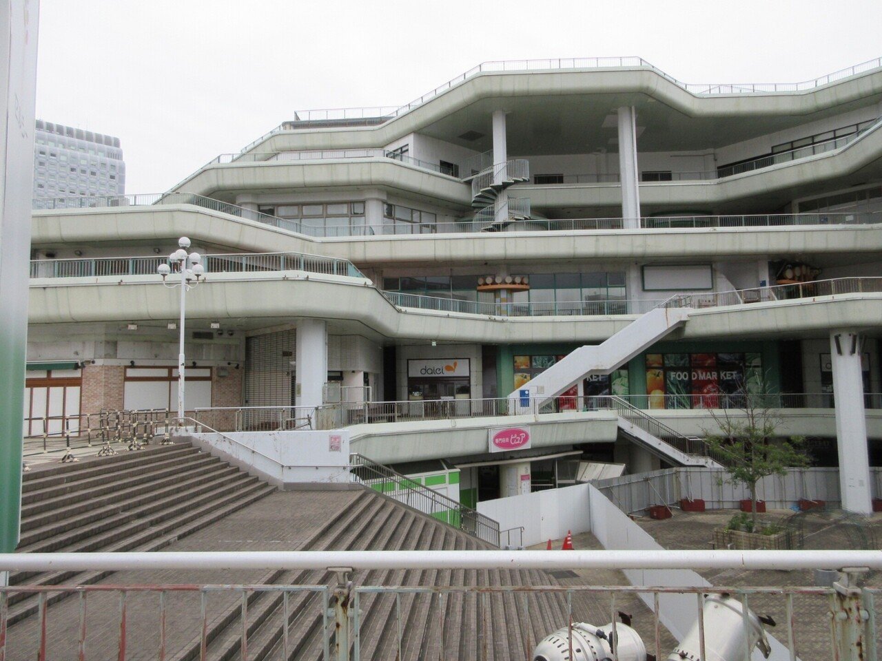 大阪 千里中央 廃墟になったセルシー・千里阪急・大阪メトロ 千里中央駅などを眺めて、ぶらぶら歩き