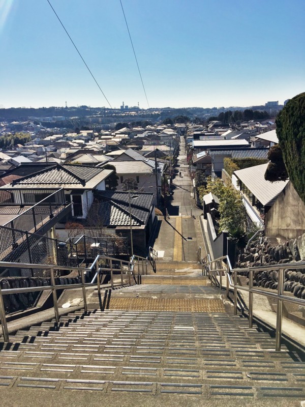 耳をすませば』の舞台！聖蹟桜ケ丘でアニメ映像と現地の様子を徹底比較 - One Access