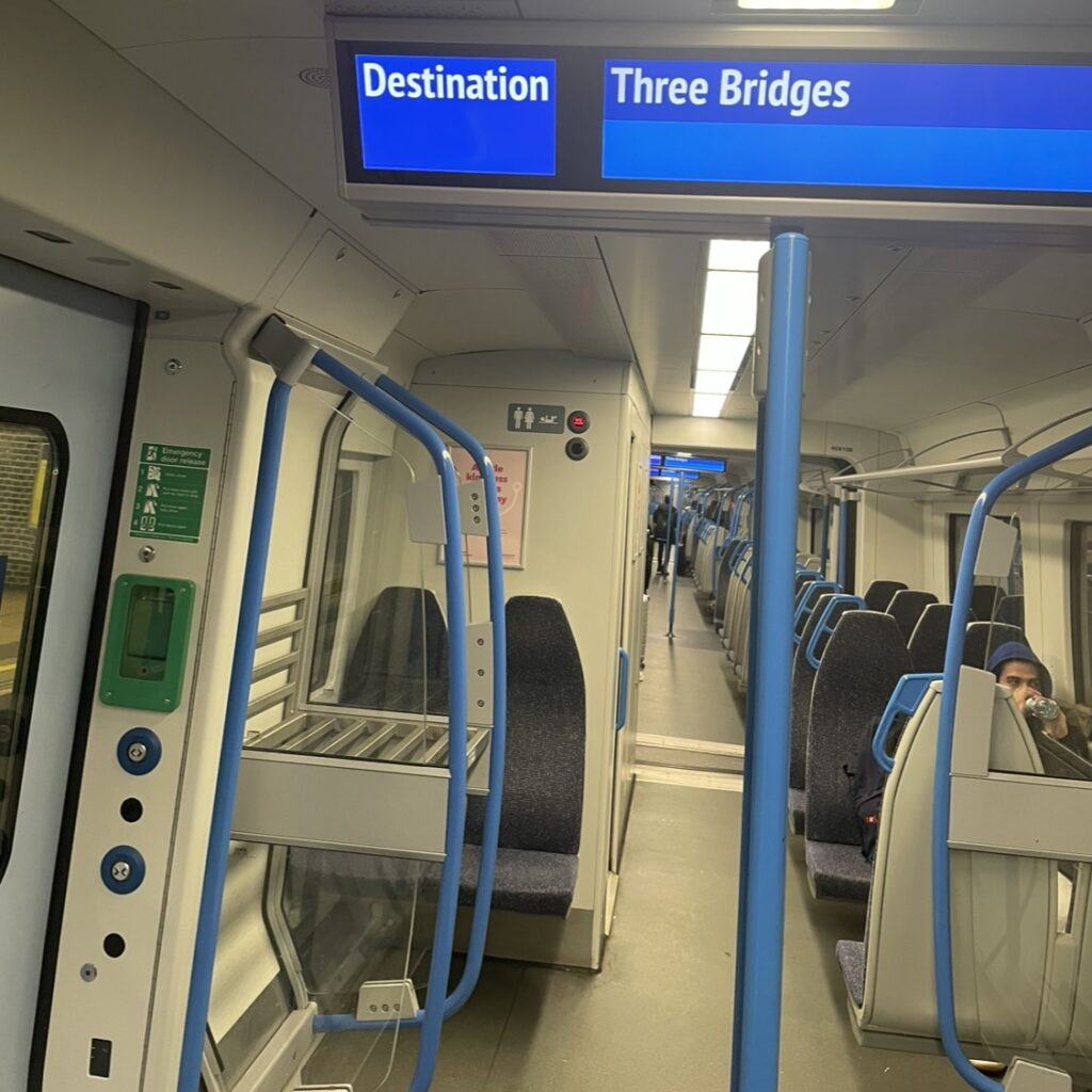 ロンドン ガトウィック空港 LGW からロンドン