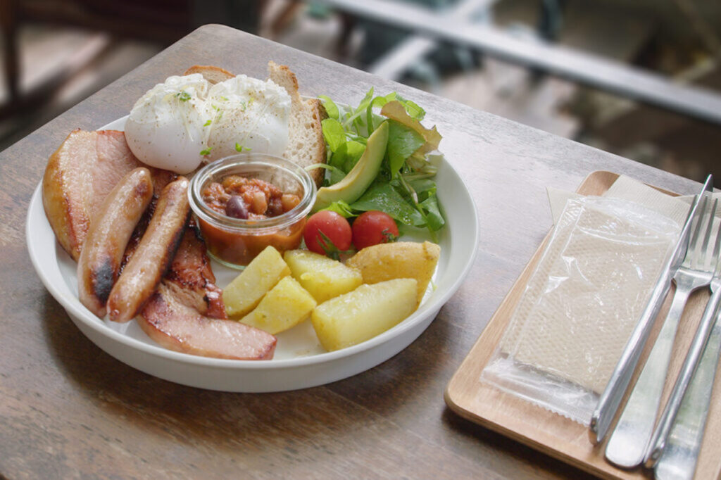 伏見稲荷大社食べ歩き 1㎜絹糸の紫芋！稲荷茶寮、果菓伊藤軒 etc ちいかわもぐもぐ本舗、美しい千本鳥居✨